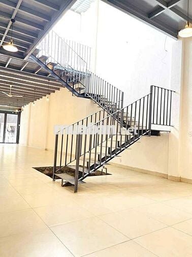 Nhà mặt tiền đường Nguyễn Bình