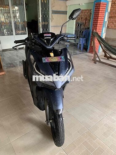 Xe Vario 125 màu xanh nhám, mới 90%