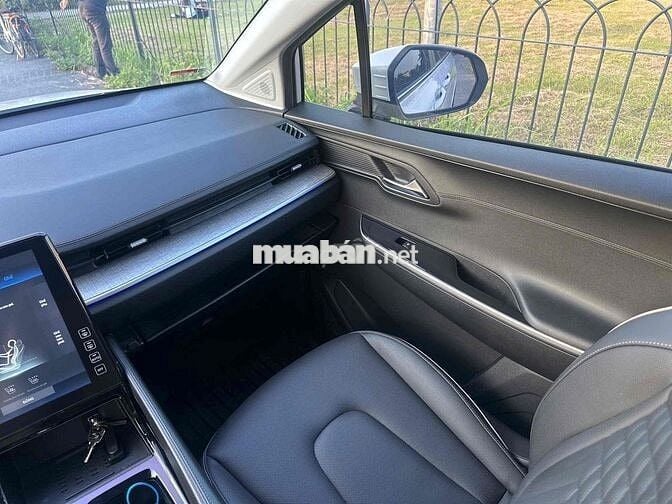 Hyundai Custin cao cấp 2024