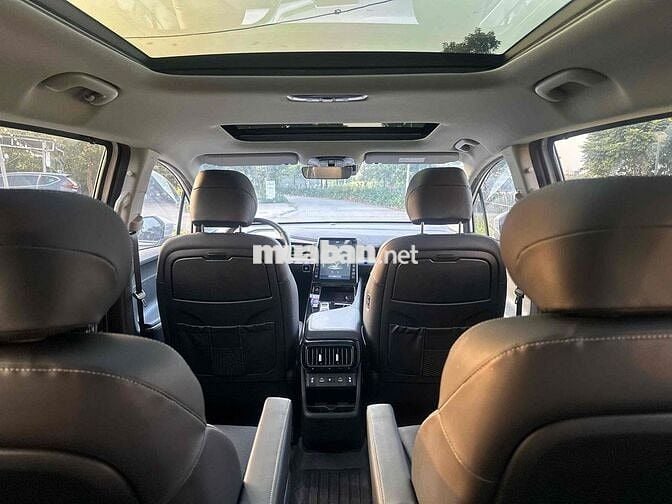 Hyundai Custin cao cấp 2024