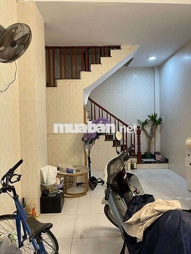 Cho thuê nhà 5 tầng phố ngọc lâm long biên 3p ngủ đủ đồ giá 9 triệu