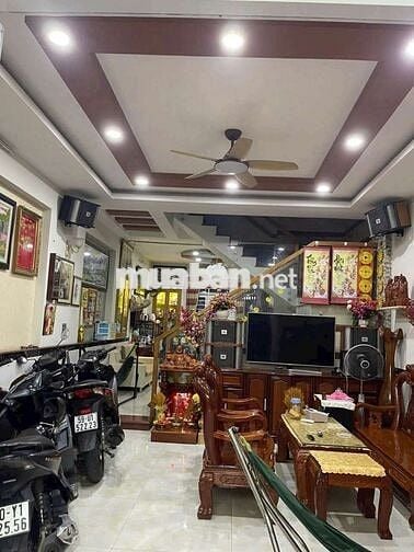 Bán nhà Hóc Môn. Đúc 3 tấm, đường nhựa thông 7m. Gần chợ chữ S