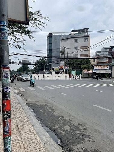 Cho thuê mặt bằng mặt tiền Đinh Bộ Lĩnh, ngay bến xe Miền Đông