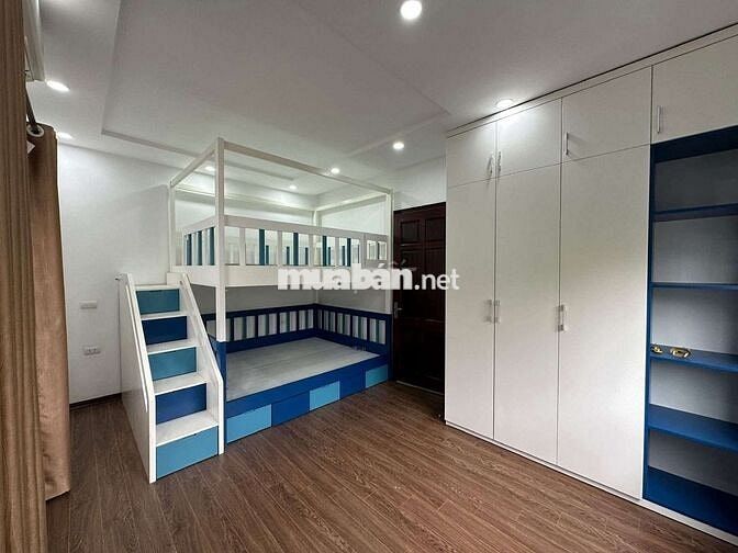 Cho thuê nhà cổ Linh Long Biên 5 tầng 3 ngủ mới koong Giá 10,5 triệu