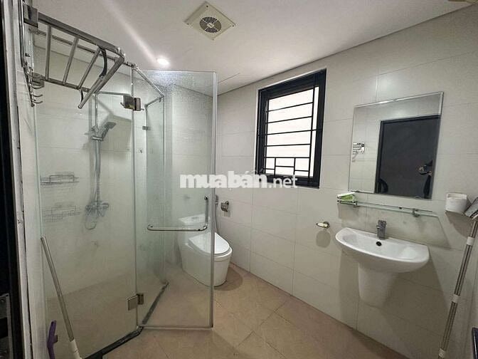 Cho thuê nhà cổ Linh Long Biên 5 tầng 3 ngủ mới koong Giá 10,5 triệu