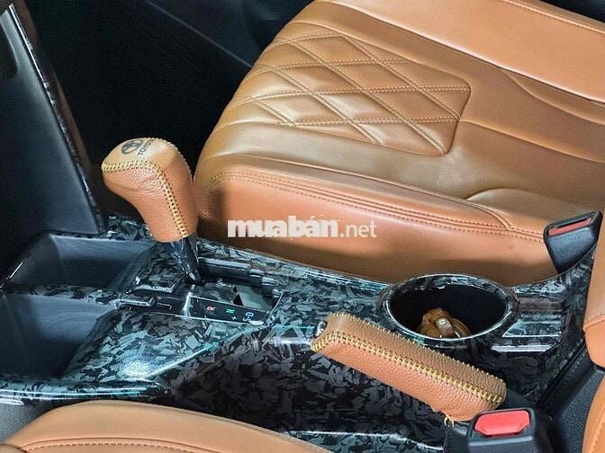 Innova 2.0G AT 2023 xe đẹp giá có giảm