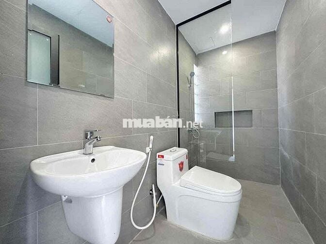 TRỐNG LẠI 1 PHÒNG BANCOLNY FULL NỘI THẤT - MỚI 99%