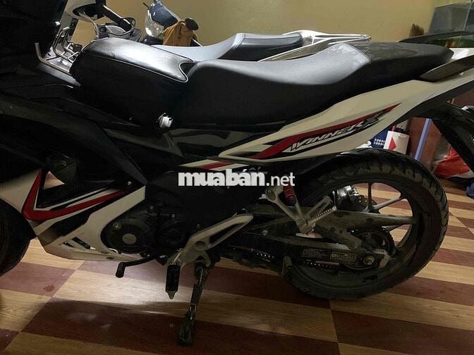 xe winer x v4 màu đen trắng