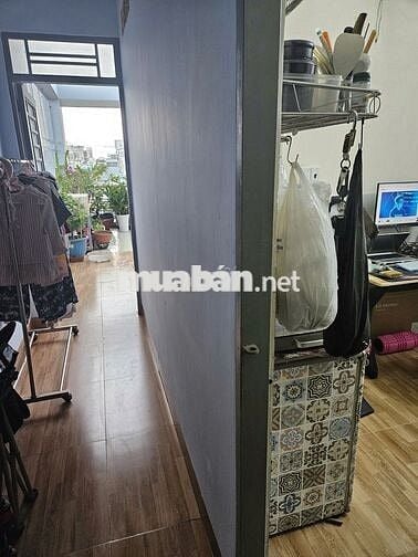 Nhượng lại phòng trọ Q10, bao gồm bàn ghế, tủ quần áo...