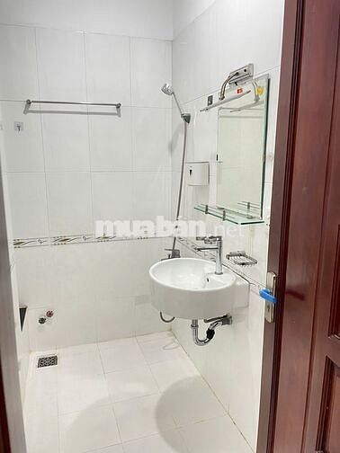Phòng trọ 18m2 đường Nguyễn Thị Minh Khai, Quận 1