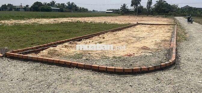 Bán đất hậu nghĩa 100m2 lô góc 2mt chính chủ 850tr