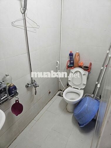 Nhượng lại phòng trọ Q10, bao gồm bàn ghế, tủ quần áo...