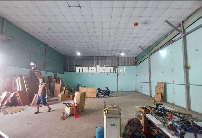 CHO THUÊ KHO,XƯỞNG 300M² GIÁ 25TR/T, Đ XE CÔNG LÊ TRỌNG TẤN