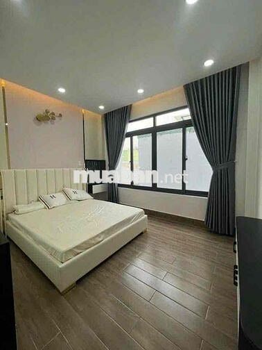 cần bán gấp căn nhà 1 trệt + 1 lầu ngay trung tâm