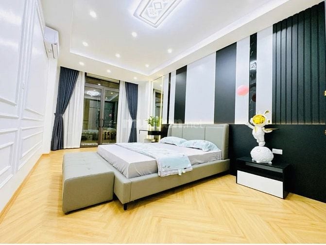 Bán Gấp Siêu Phẩm Trần Duy Hưng, Thang máy, 52m, 6 tầng, giá 17,8 tỷ