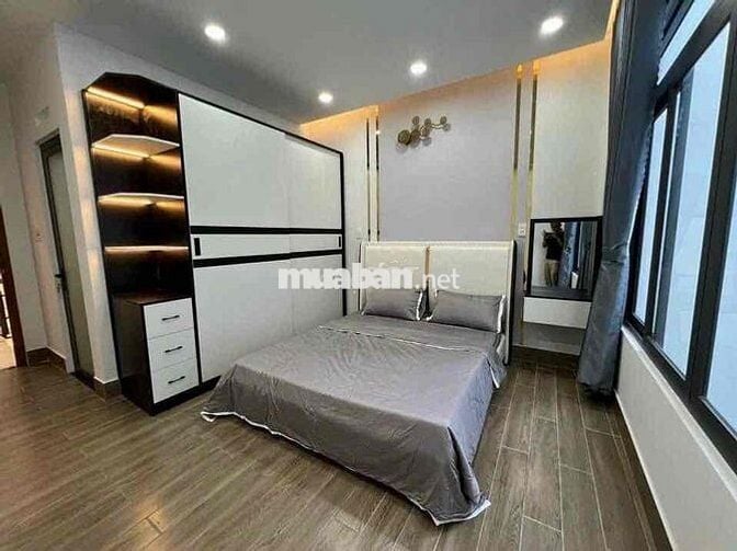 cần bán gấp căn nhà 1 trệt + 1 lầu ngay trung tâm