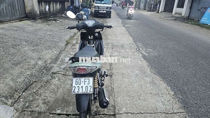 cần bán axelo 125 máy ngon áo moi đep