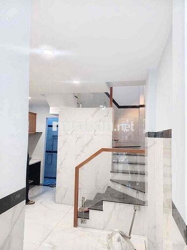 nhà gần trưởng tiểu học Kim Đồng dt 4x16m trệt + lửng hẻm xe hơi