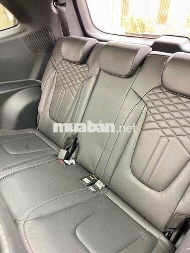 Hyundai Custin 2.0 Cao cấp sản xuất 2024