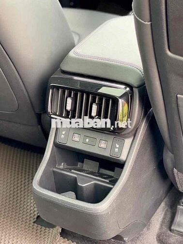 Hyundai Custin 2.0 Cao cấp sản xuất 2024