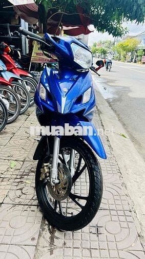 xe axelo suzuki trắng xanh gp