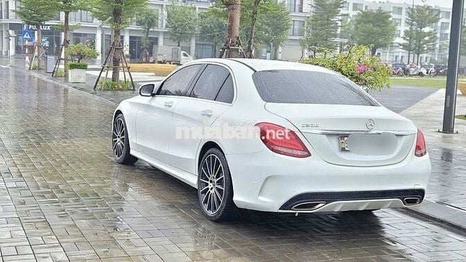 Mercedes-Benz C300 Trắng 2017