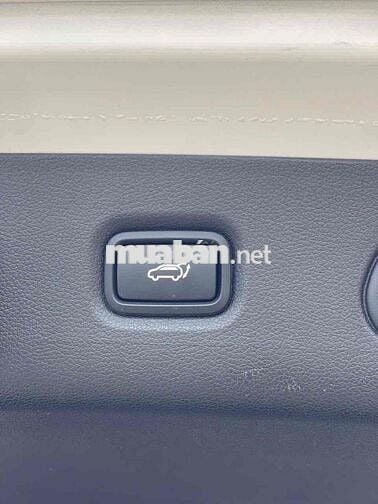 Hyundai Custin 2.0 Cao cấp sản xuất 2024