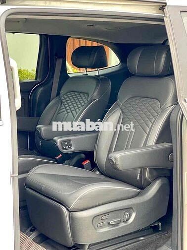 Hyundai Custin 2.0 Cao cấp sản xuất 2024