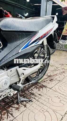xe axelo suzuki trắng xanh gp