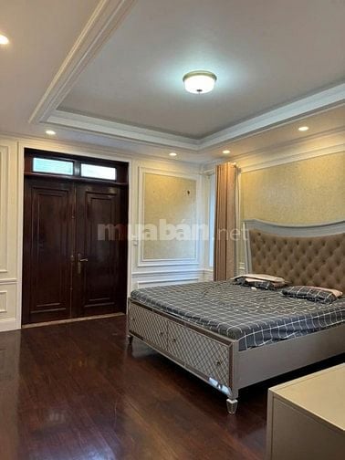 Biệt Thự có hầm-hồ bơi đường 42 Thảo Điền! DT 303.7m2 - giá chỉ 69 tỷ