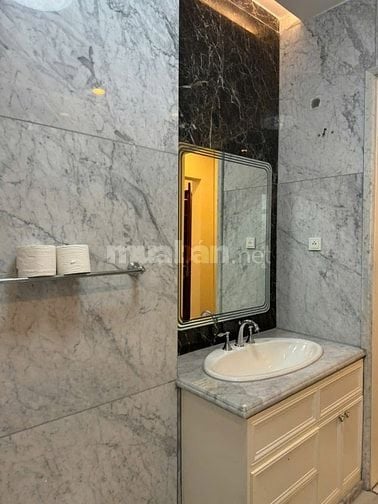 Biệt Thự có hầm-hồ bơi đường 42 Thảo Điền! DT 303.7m2 - giá chỉ 69 tỷ