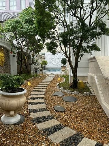 Biệt Thự có hầm-hồ bơi đường 42 Thảo Điền! DT 303.7m2 - giá chỉ 69 tỷ