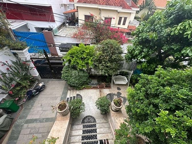 Biệt Thự có hầm-hồ bơi đường 42 Thảo Điền! DT 303.7m2 - giá chỉ 69 tỷ