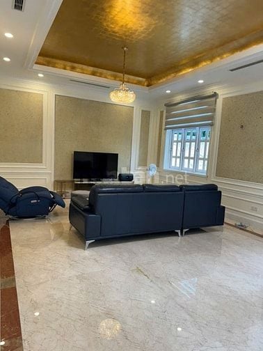 Biệt Thự có hầm-hồ bơi đường 42 Thảo Điền! DT 303.7m2 - giá chỉ 69 tỷ