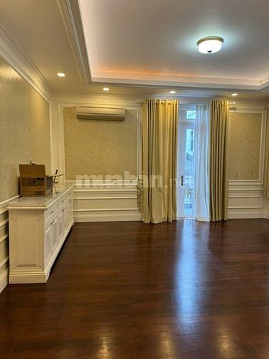 Biệt Thự có hầm-hồ bơi đường 42 Thảo Điền! DT 303.7m2 - giá chỉ 69 tỷ