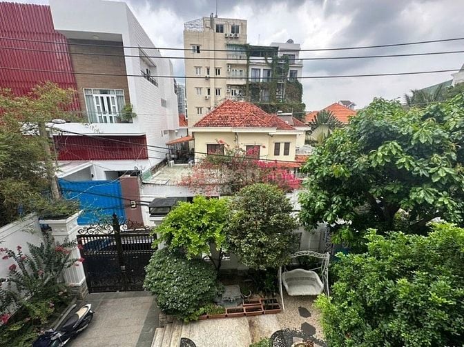 Biệt Thự có hầm-hồ bơi đường 42 Thảo Điền! DT 303.7m2 - giá chỉ 69 tỷ