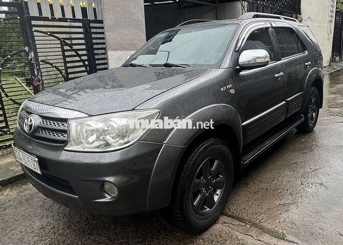 Toyota Fortuner 2010 2.7V 4x4 AT - 170000 km