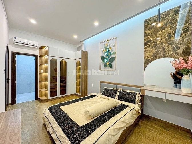 Bán nhà Quận 3, dt 60m2, hẻm oto6m . Giá bán 3tỷ250 có shr Lh ngay