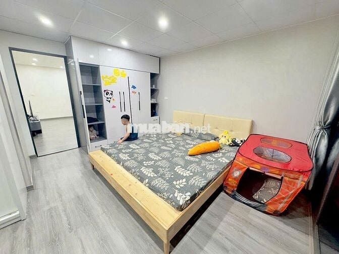 GIA ĐÌNH CẦN BÁN NHÀ TẬP THỂ THANH XUÂN, 60M , MẶT ÔTÔ , KD SẦM UẤT .