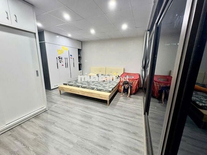 GIA ĐÌNH CẦN BÁN NHÀ TẬP THỂ THANH XUÂN, 60M , MẶT ÔTÔ , KD SẦM UẤT .