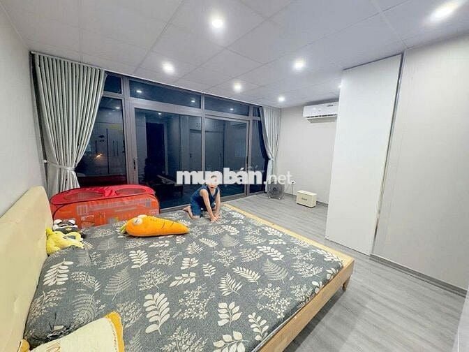 GIA ĐÌNH CẦN BÁN NHÀ TẬP THỂ THANH XUÂN, 60M , MẶT ÔTÔ , KD SẦM UẤT .