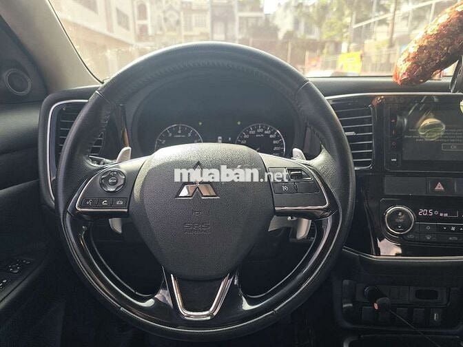 OUTLANDER 2.0 PREMIUM 2019 71000KM BẢO HÀNH 1NAM