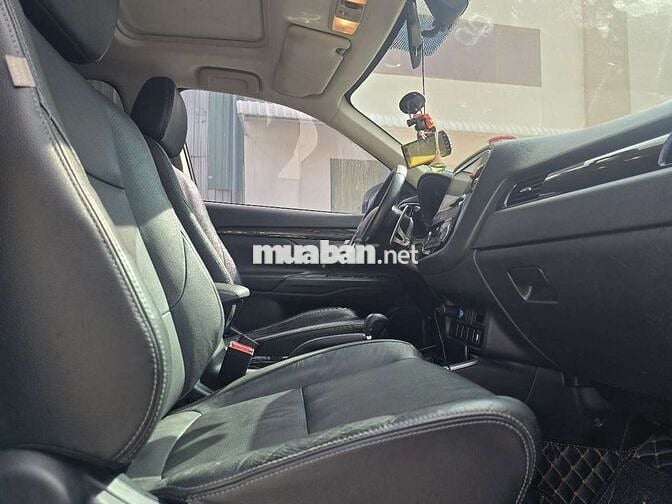 OUTLANDER 2.0 PREMIUM 2019 71000KM BẢO HÀNH 1NAM