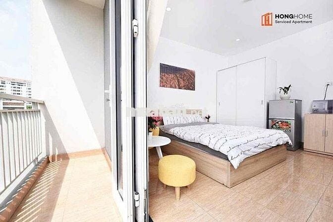 Cho thuê căn hộ dịch vụ cao cấp , full nội thất ban công cực bèo