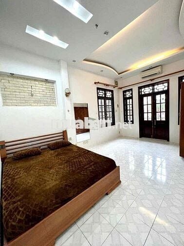 CHO THUÊ NHÀ NGUYÊN CĂN 6 PHÒNG NGỦ HẺM Ô TÔ QUANG TRUNG