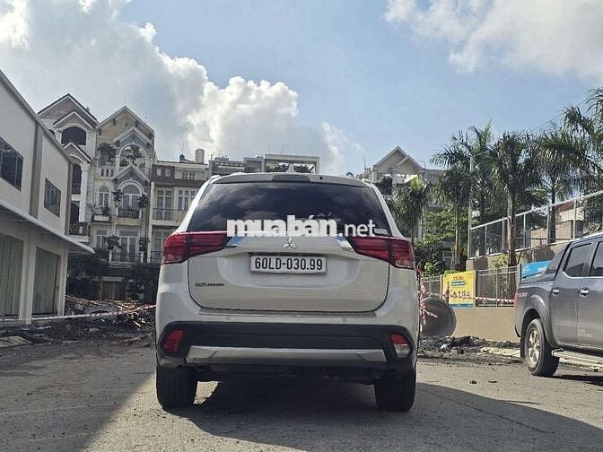 OUTLANDER 2.0 PREMIUM 2019 71000KM BẢO HÀNH 1NAM