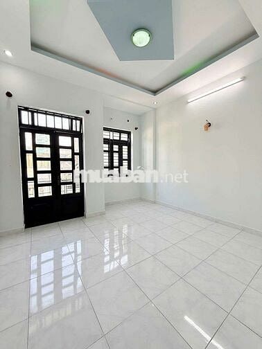 CHO THUÊ NHÀ HẺM XE HƠI KẾ EMART 2 ,3PN 4NVS Bếp Pk sân xe