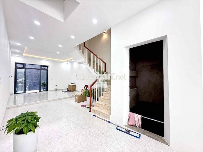 CHO THUÊ MẶT BẰNG KINH DOANH 3 TẦNG CÓ THANG MÁY KV PHƯỚC LONG 25TRIỆU