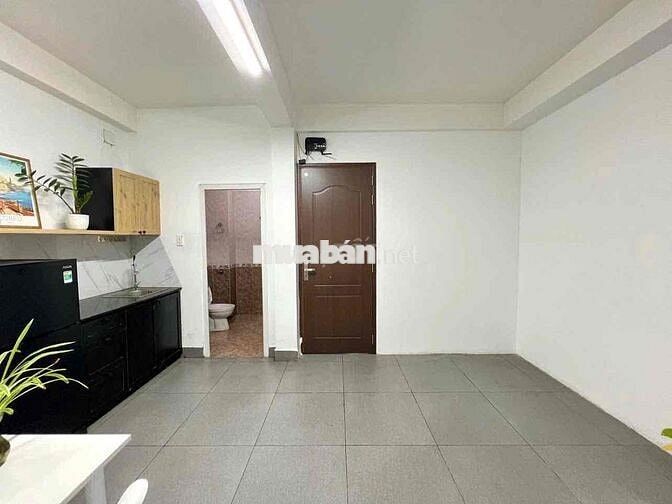 CĂN HỘ 2 PHÒNG NGỦ CÓ SÂN RIÊNG GẦN CÔNG VIÊN GIA ĐỊNH