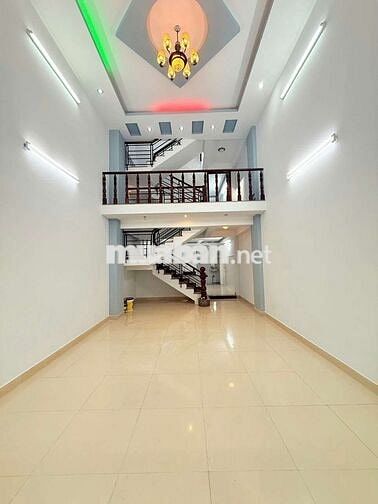 CHO THUÊ NHÀ HẺM XE HƠI KẾ EMART 2 ,3PN 4NVS Bếp Pk sân xe